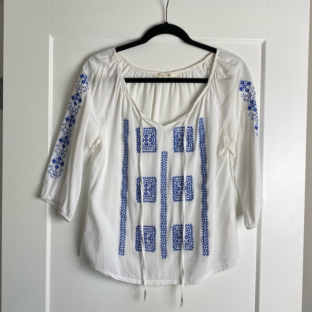 Summary white top with embroidery